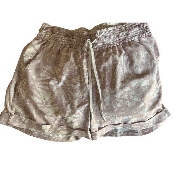 Lululemon spring breakaway shorts 4-way stretch size 6 drawstring 3 inches - Picture 4 of 7